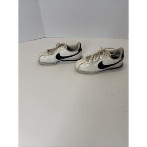 Nike Cortez black/white Sneaker Shoe Size 4.5 Y/ Fits Women 6